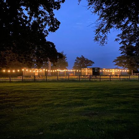 The Shepherds Huts & The Well Lodge At Ormesby Manor Ormesby Saint Michael 外观 照片