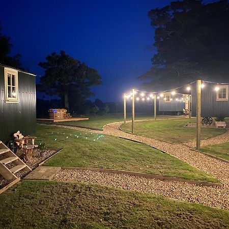 The Shepherds Huts & The Well Lodge At Ormesby Manor Ormesby Saint Michael 外观 照片