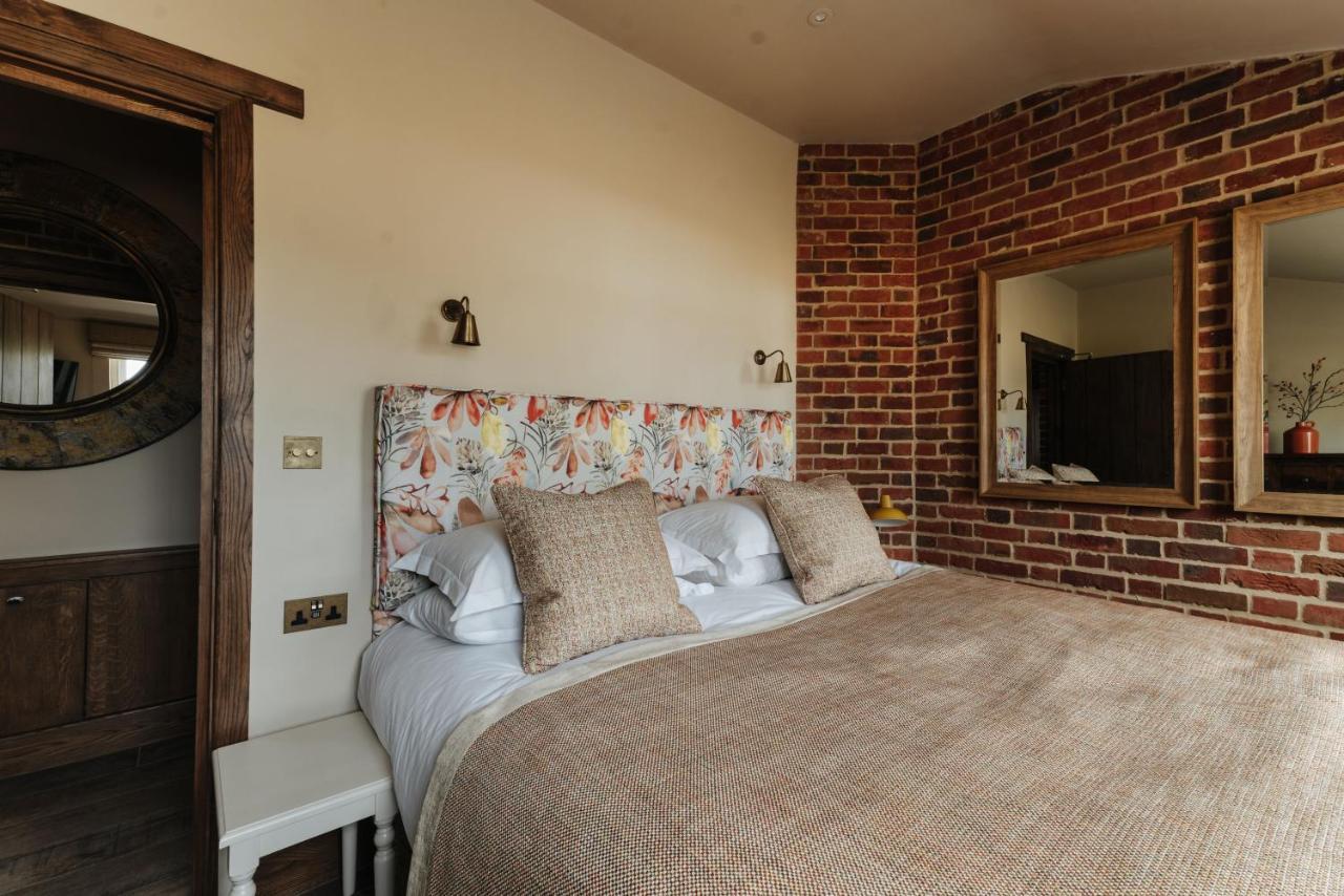 The Shepherds Huts & The Well Lodge At Ormesby Manor Ormesby Saint Michael 外观 照片