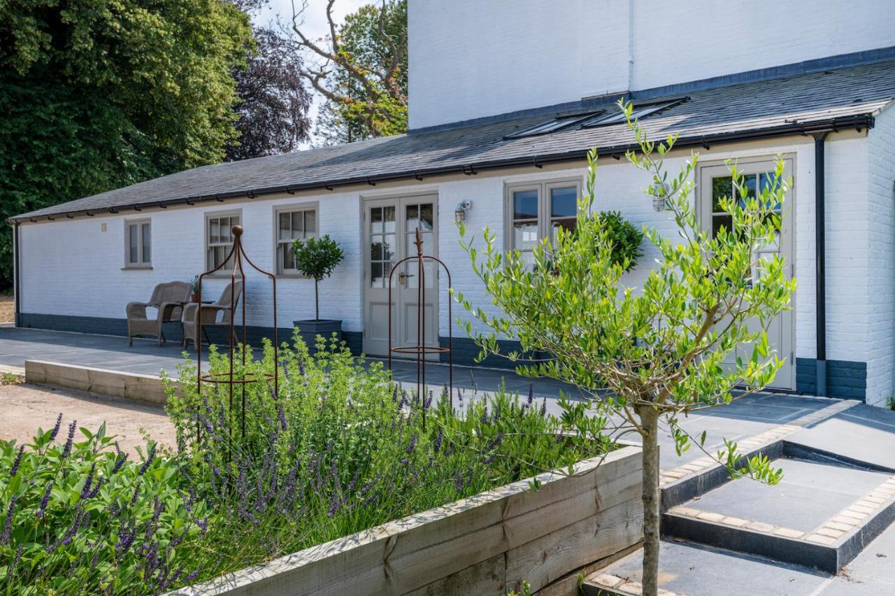The Shepherds Huts & The Well Lodge At Ormesby Manor Ormesby Saint Michael 外观 照片
