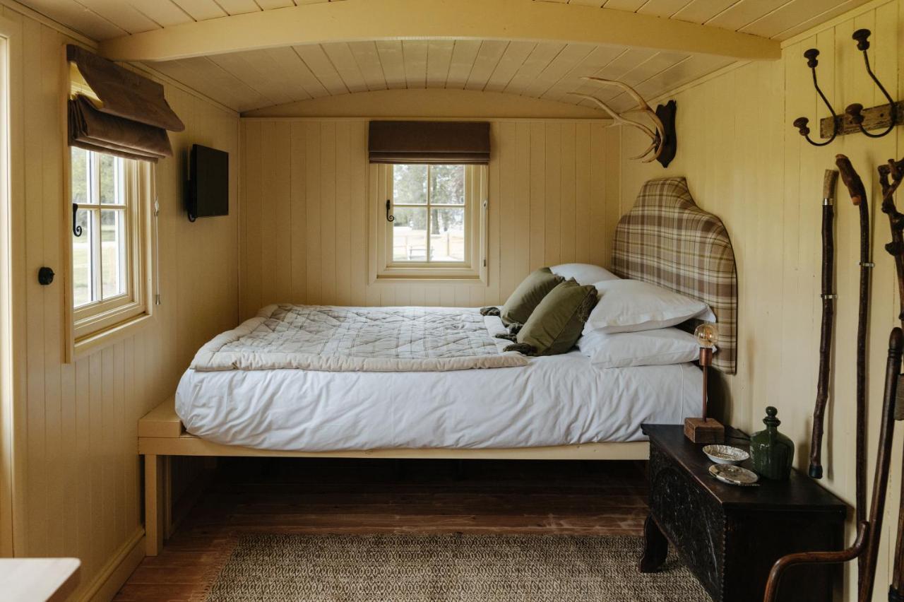 The Shepherds Huts & The Well Lodge At Ormesby Manor Ormesby Saint Michael 外观 照片