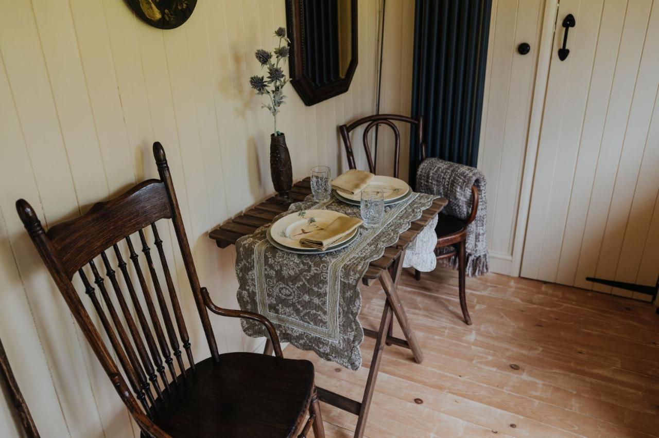 The Shepherds Huts & The Well Lodge At Ormesby Manor Ormesby Saint Michael 外观 照片