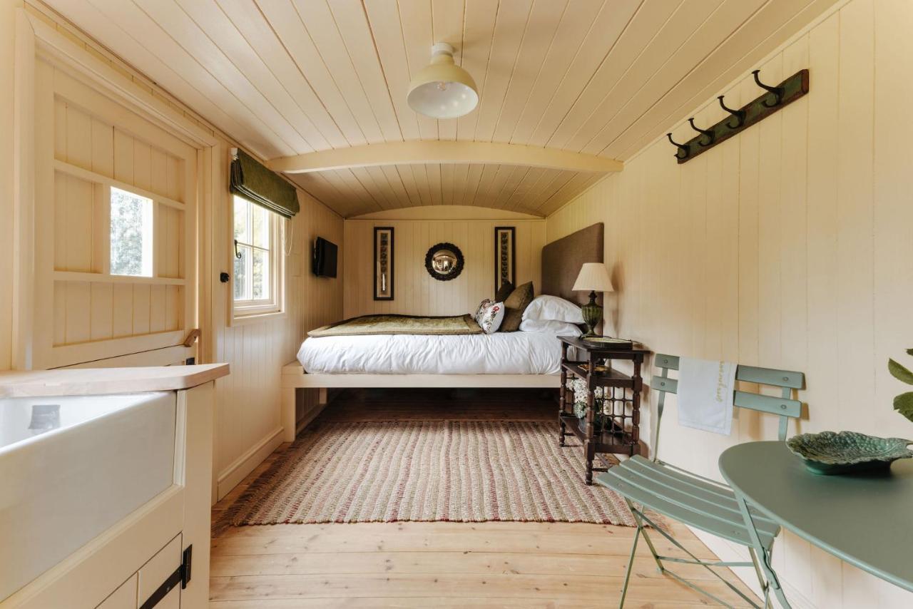 The Shepherds Huts & The Well Lodge At Ormesby Manor Ormesby Saint Michael 外观 照片