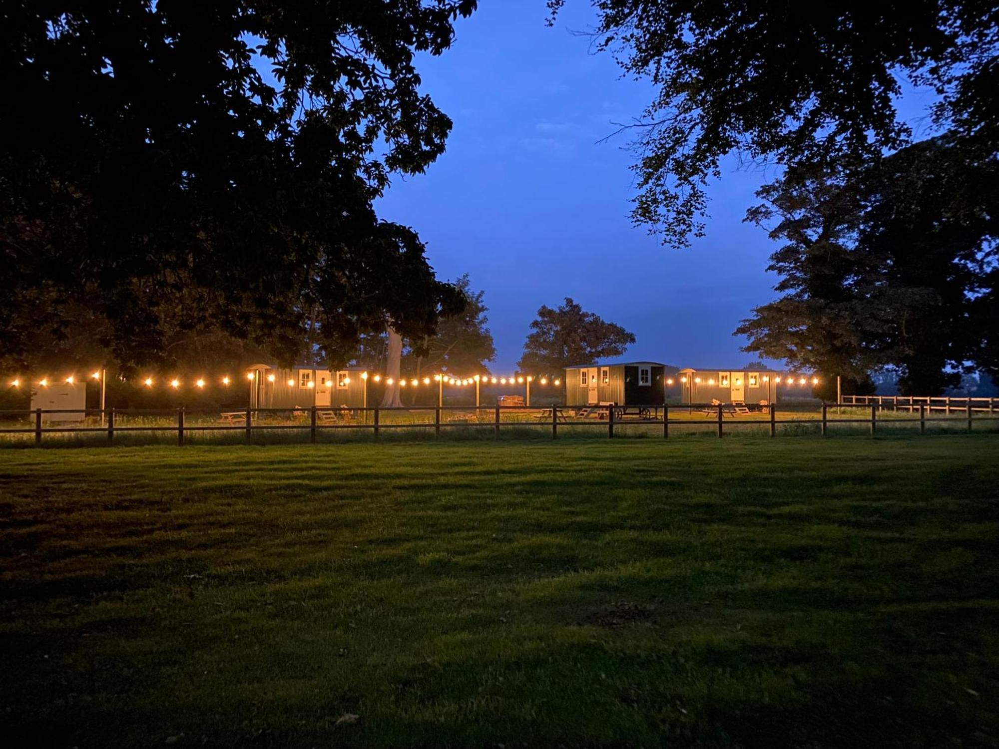 The Shepherds Huts & The Well Lodge At Ormesby Manor Ormesby Saint Michael 外观 照片