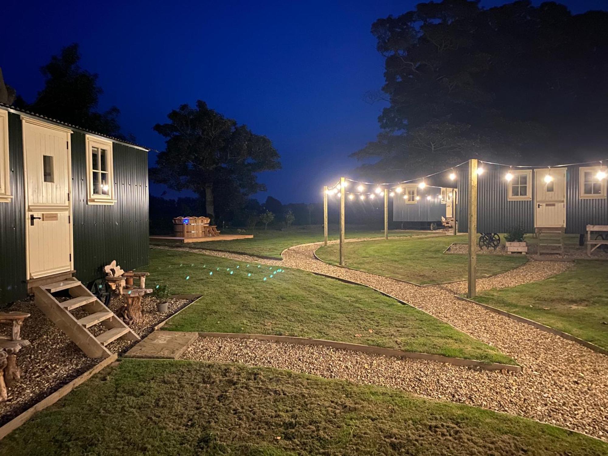The Shepherds Huts & The Well Lodge At Ormesby Manor Ormesby Saint Michael 外观 照片